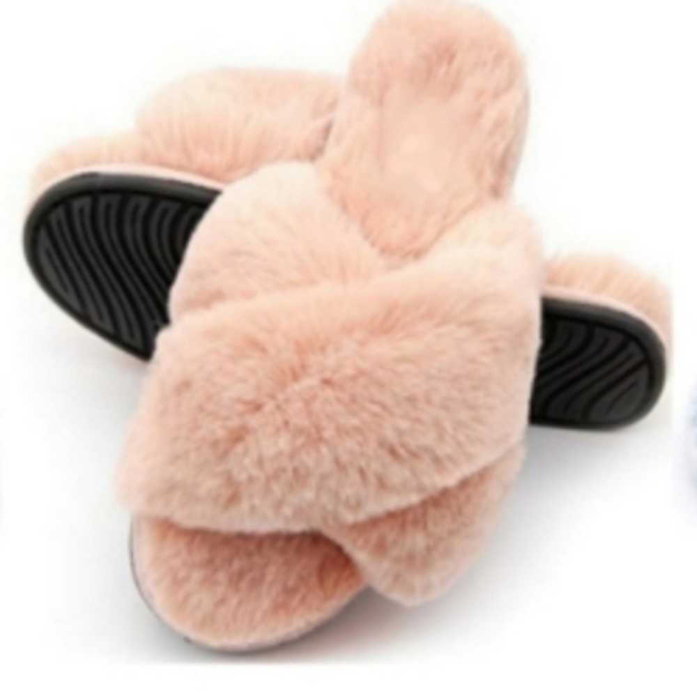 Indoor/Outdoor Faux Fur Fuzzy Sherpa Slide Slippers in Pink S (5.5-6.5)